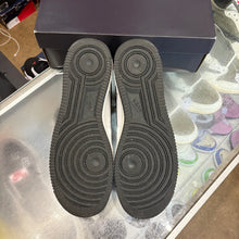 Load image into Gallery viewer, Nike Air Force 1s Size 10
