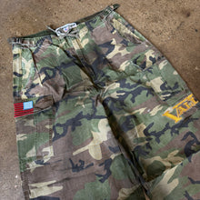 Load image into Gallery viewer, Vale Camo Pants Size 36
