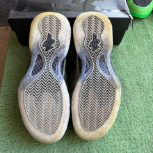 Load image into Gallery viewer, Nike Iridescent Foamposites Size 12W/10.5M
