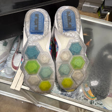 Load image into Gallery viewer, Nike LeBron Prism 12s Size 9
