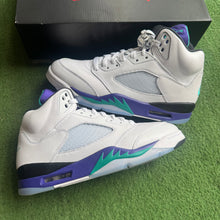 Load image into Gallery viewer, Jordan Grape 5s Size 9
