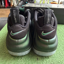 Load image into Gallery viewer, Nike Pine Green Foamposite Pros Size 10.5
