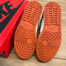 Load image into Gallery viewer, Jordan Starfish 1s Size 11.5W/10M
