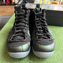 Load image into Gallery viewer, Nike Pine Green Foamposite Pros Size 10.5
