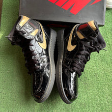 Load image into Gallery viewer, Jordan Metallic Gold 1s Size 9.5
