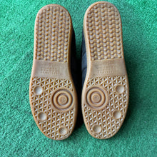 Load image into Gallery viewer, Maison Margiela Mid Gaits Size 42

