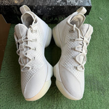 Load image into Gallery viewer, Nike LeBron Light Bone Low 14s Size 8
