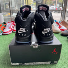 Load image into Gallery viewer, 2016 Jordan Metallic 5s Size 10.5
