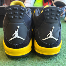 Load image into Gallery viewer, Jordan Thunder 4s Size 7Y
