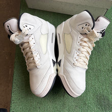 Load image into Gallery viewer, Jordan Sail 5s Size 9
