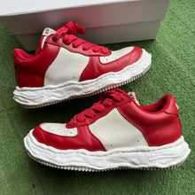 Load image into Gallery viewer, Maison Mihara Waynes Size 42
