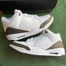 Load image into Gallery viewer, Jordan Mocha 3s Size 10.5
