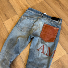 Load image into Gallery viewer, Amiri Denim Size 31
