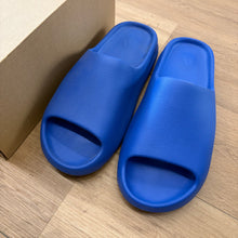 Load image into Gallery viewer, Adidas Yeezy Azure Slides Size 16
