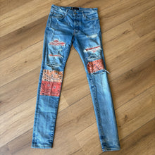 Load image into Gallery viewer, Amiri Denim Size 30
