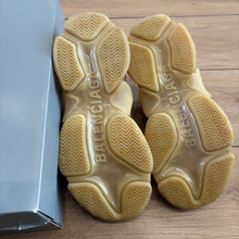 Load image into Gallery viewer, Balenciaga Triple S Size 39
