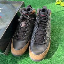 Load image into Gallery viewer, Jordan Olive 9s Size 9.5
