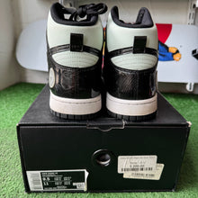 Load image into Gallery viewer, Nike All Star Dunk High Size 9.5
