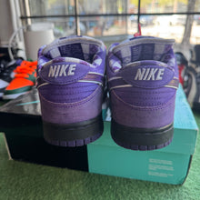 Load image into Gallery viewer, Nike Purple Lobster SB Low Dunks Size 8
