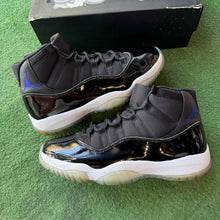Load image into Gallery viewer, Jordan Space Jam 11s Size 9
