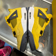 Load image into Gallery viewer, Jordan Lightning 4s Size 8.5
