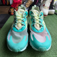 Load image into Gallery viewer, Nike React Air Max 270s Size 14
