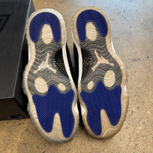 Load image into Gallery viewer, Jordan Space Jam 11s Size 12
