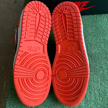 Load image into Gallery viewer, Jordan Starfish Low 1s Size 5Y

