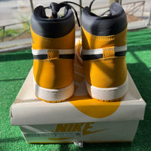 Load image into Gallery viewer, Jordan Ochre 1s Size 9
