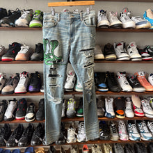 Load image into Gallery viewer, Amiri Denim Size 34
