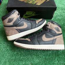 Load image into Gallery viewer, Jordan Palomino 1s Size 9

