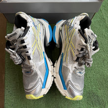 Load image into Gallery viewer, Balenciaga Runners Size 42

