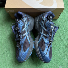 Load image into Gallery viewer, ASICS Black Grand Shark Gel-Nimbus 10.1s Size 11.5
