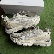Load image into Gallery viewer, Off White Be Right Back Sneakers Size 42
