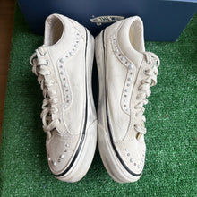 Load image into Gallery viewer, Vans White Pearlized Old Skool 36s Size 11

