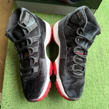 Load image into Gallery viewer, Jordan Velvet Bred 11s Size 7.5W/6M
