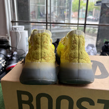 Load image into Gallery viewer, Yeezy Hylte 380s Size 11
