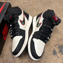 Load image into Gallery viewer, Jordan Sports Illustrated 1s Size 7Y
