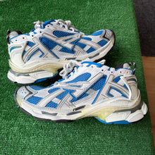 Load image into Gallery viewer, Balenciaga Runners Size 42
