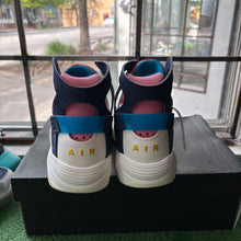 Load image into Gallery viewer, Nike Air Flight Huaraches Size 9
