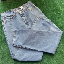 Load image into Gallery viewer, Vintage Levi’s Size 34x34
