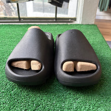 Load image into Gallery viewer, Yeezy Slides Size 13
