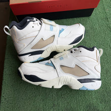 Load image into Gallery viewer, Nike Air Diamond Turfs Size 10.5
