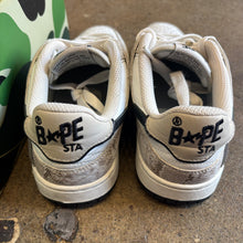 Load image into Gallery viewer, Bape SK8 STAs Size 7
