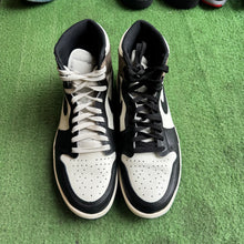 Load image into Gallery viewer, Jordan Mocha 1s Size 13
