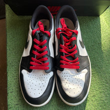 Load image into Gallery viewer, Jordan Black Toe Low 1s Size 10.5
