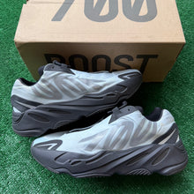 Load image into Gallery viewer, Yeezy Blue Tint MNVNs Size 9.5
