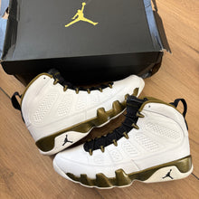 Load image into Gallery viewer, Jordan Statue 9s Size 10
