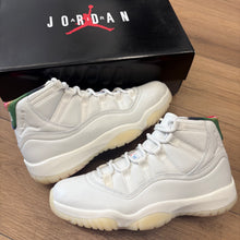 Load image into Gallery viewer, Jordan 285 11s Size 9.5
