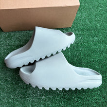 Load image into Gallery viewer, Adidas Yeezy Salt Slide Size 12
